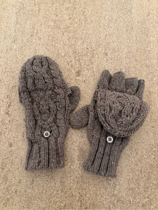 American Eagle Outfitters Accessories - American Eagle Outfitters Brown Cable Knit Flip-Top Mittens